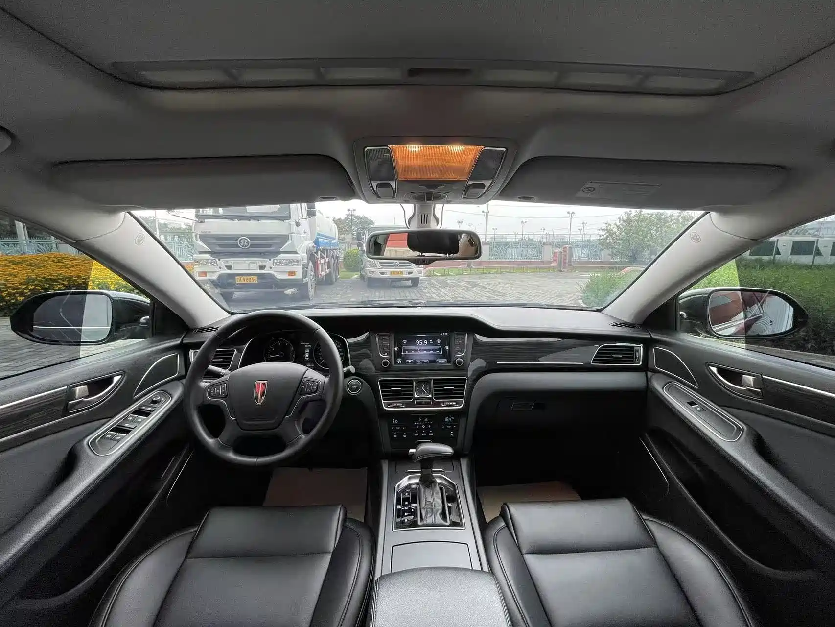 صورة 16 - Hongqi H7