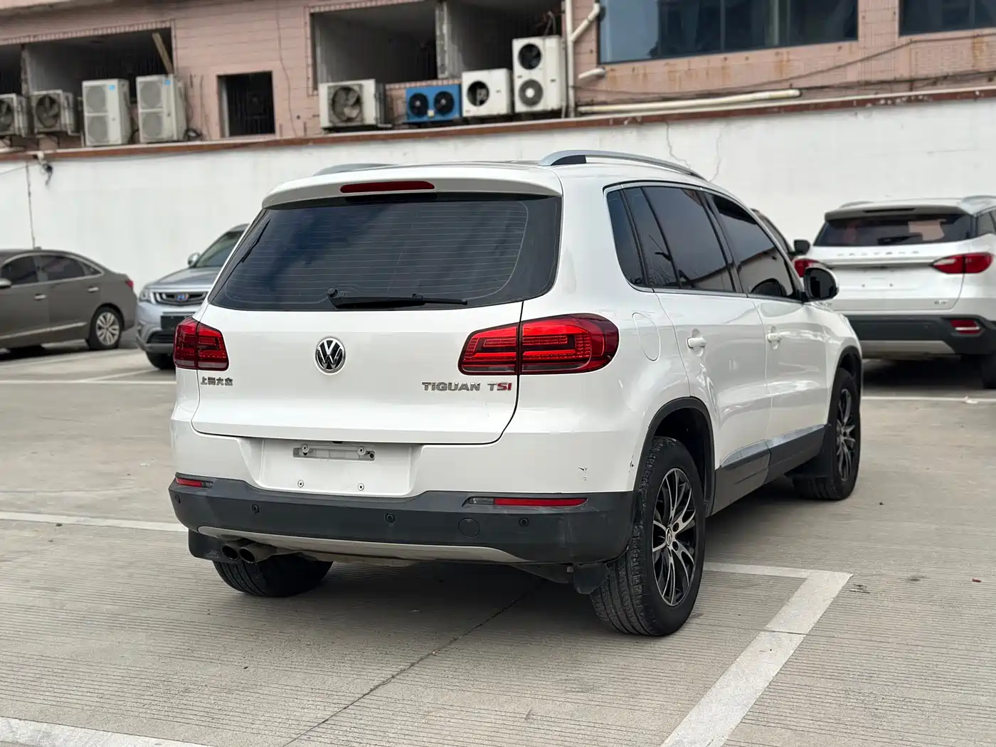 Volkswagen Tiguan 2015 1.8TSI Automatic 2WD Trendline фото 14