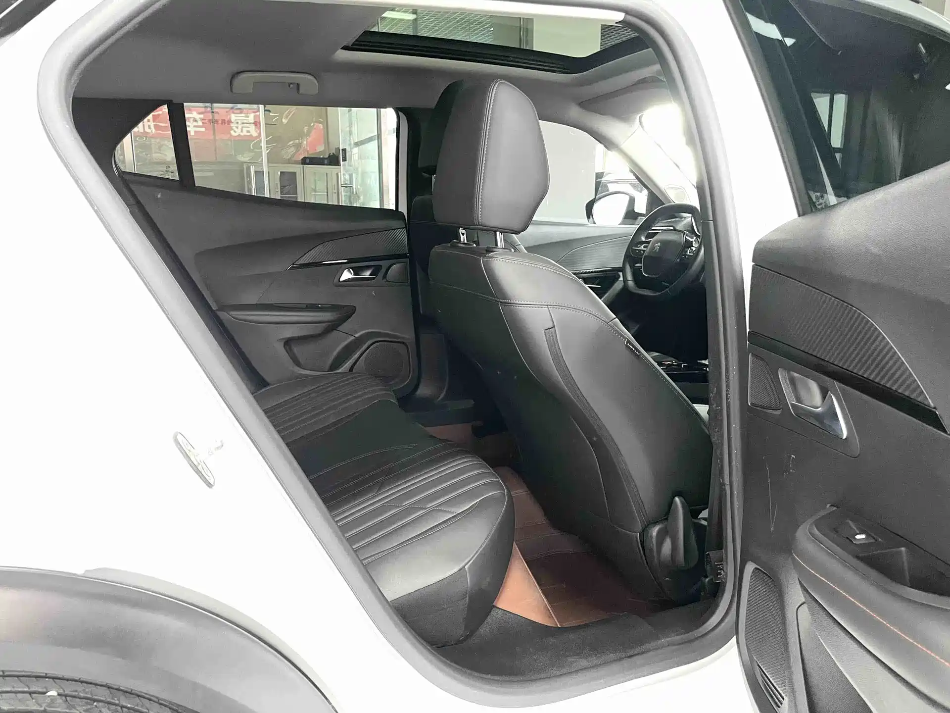 صورة 13 - Peugeot 2008