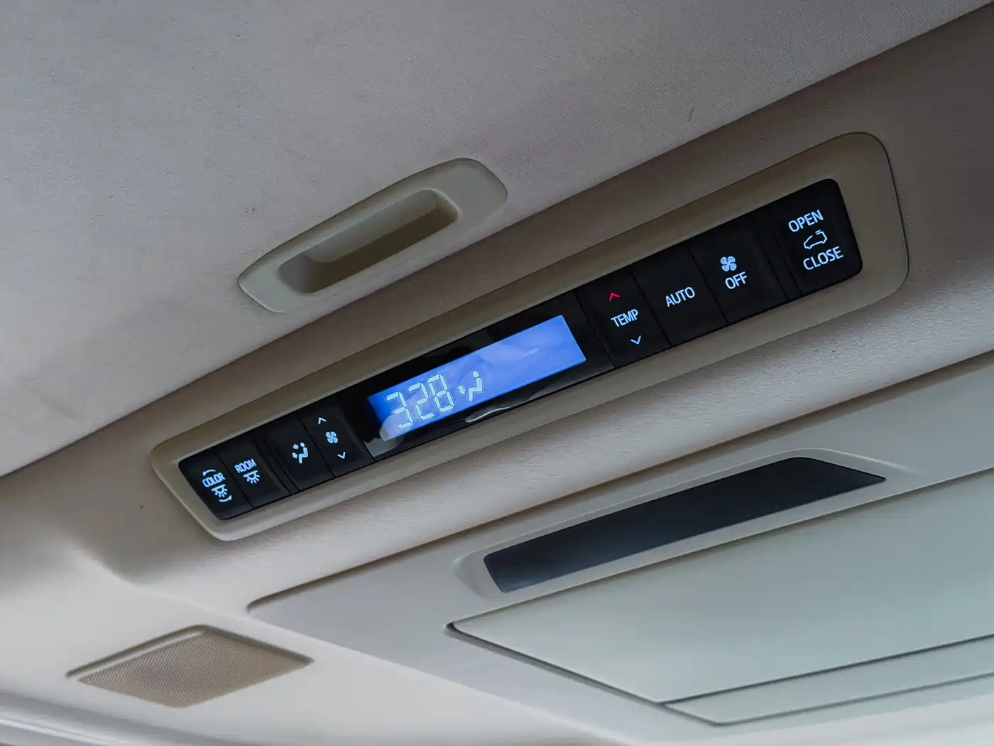 Toyota Vellfire 2021 Crown Hybrid 2.5L HV Premium Edition фото 10