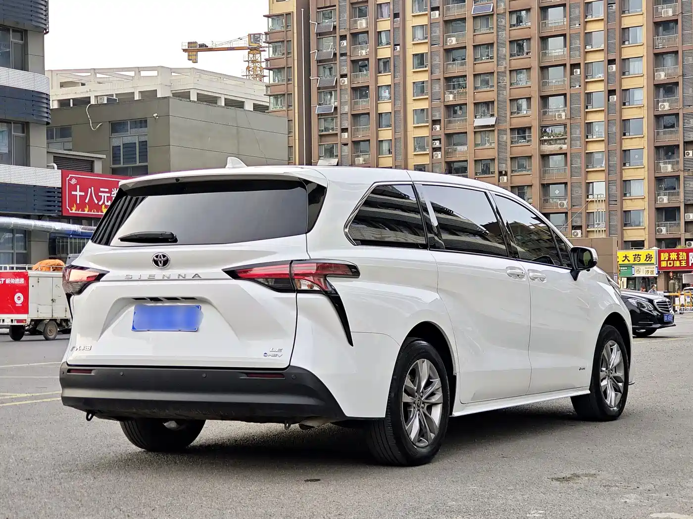 Toyota Sienna 2024 2.5L Hybrid Comfort Edition фото 4