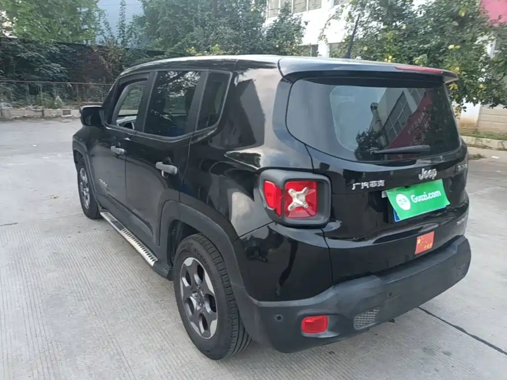 Photo 5 - Jeep Renegade
