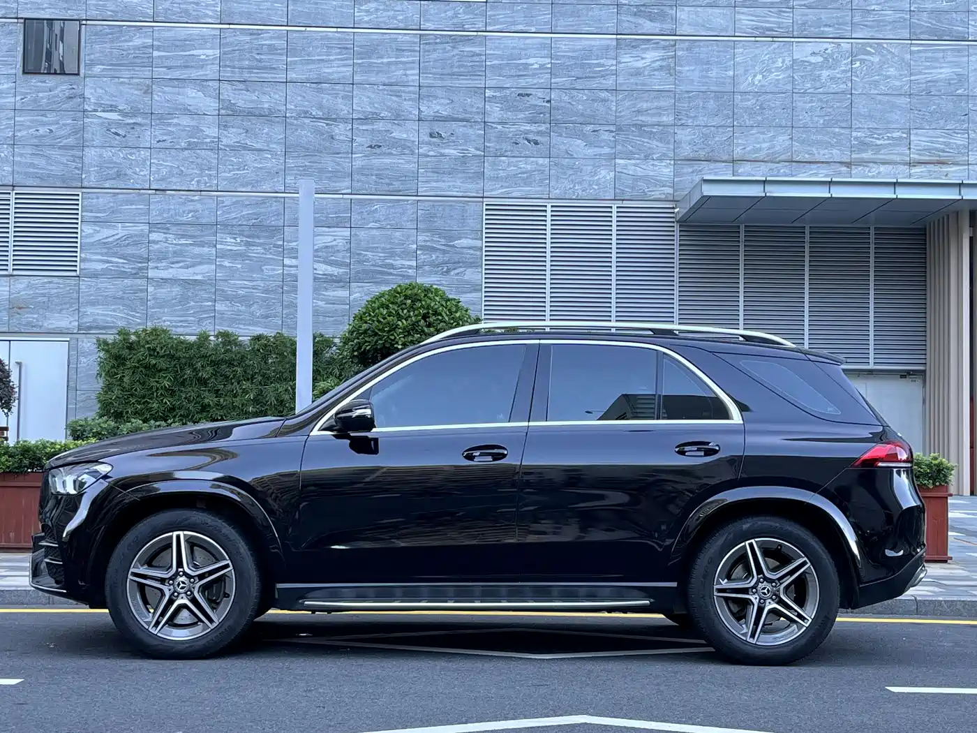 Mercedes-Benz GLE 2020 Facelift GLE 450 4MATIC Luxury фото 3