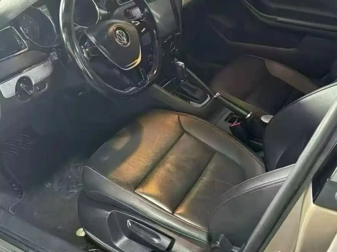 Volkswagen Sagitar 2015 1.6L Automatic Comfort фото 8
