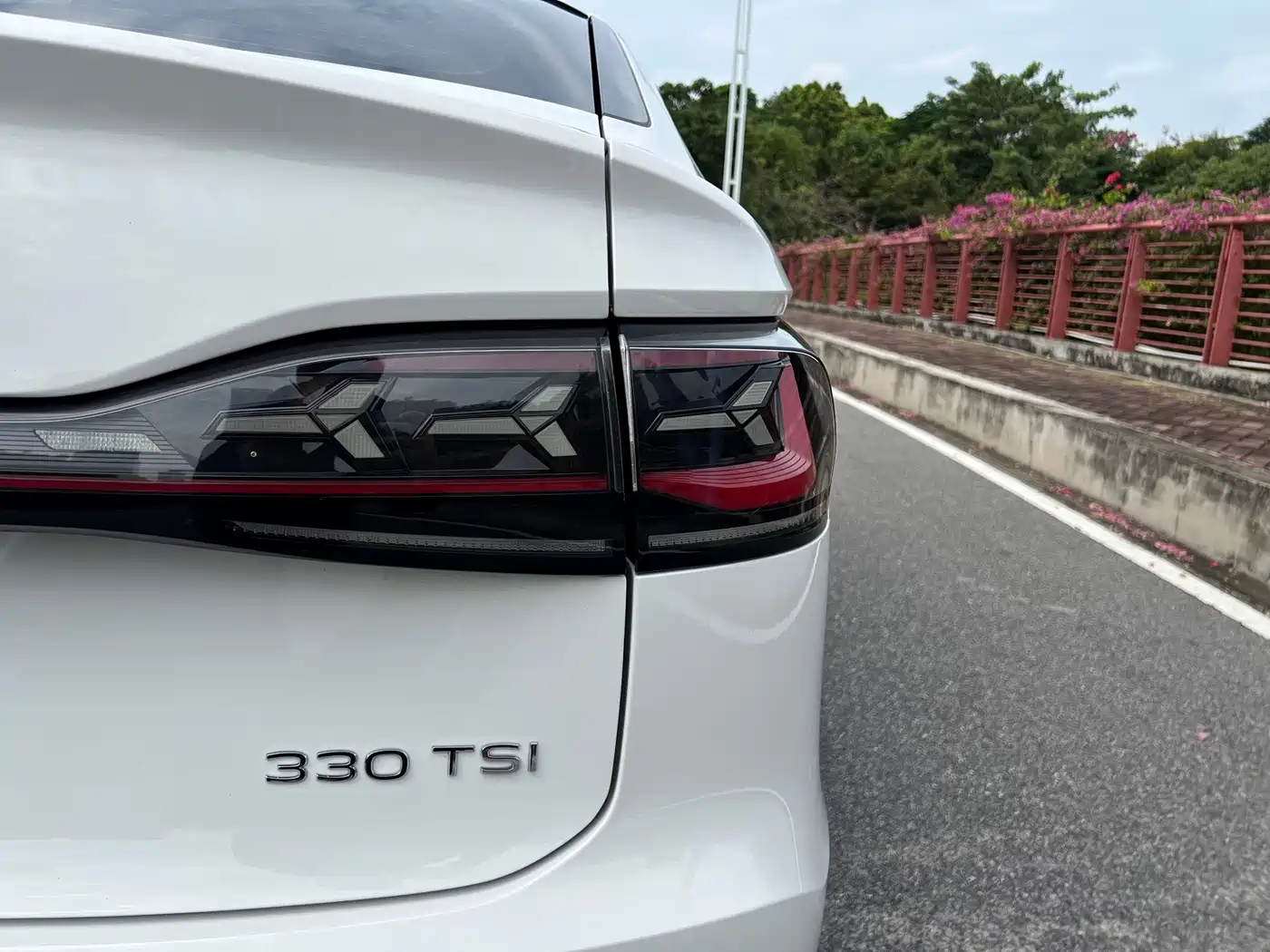 Volkswagen Tiguan X 2022 330TSI 2WD Premium Comfort Edition фото 26
