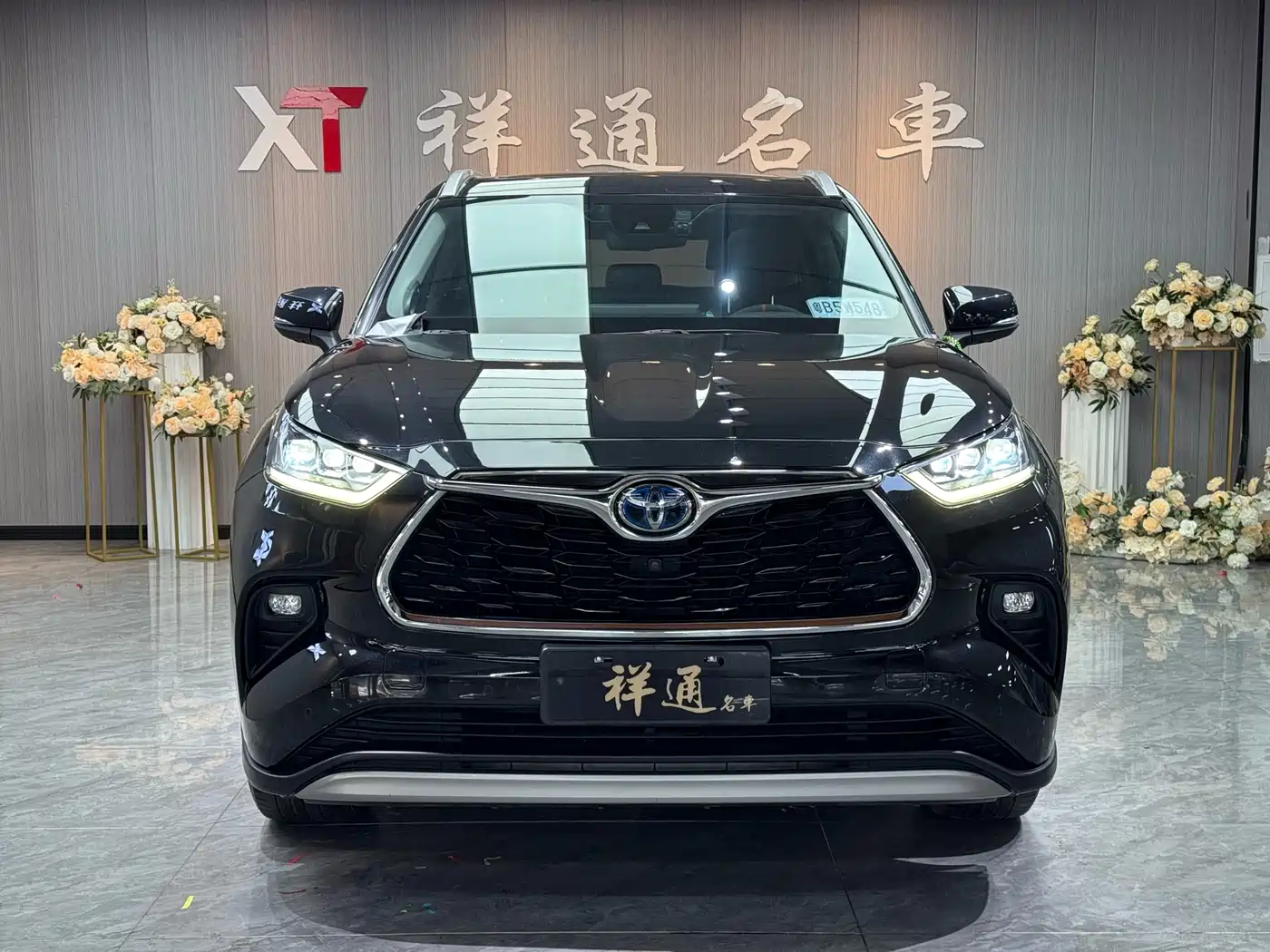 Toyota Highlander 2022 Dual Engine 2.5L 4WD Supreme Edition 7-Seater фото 2