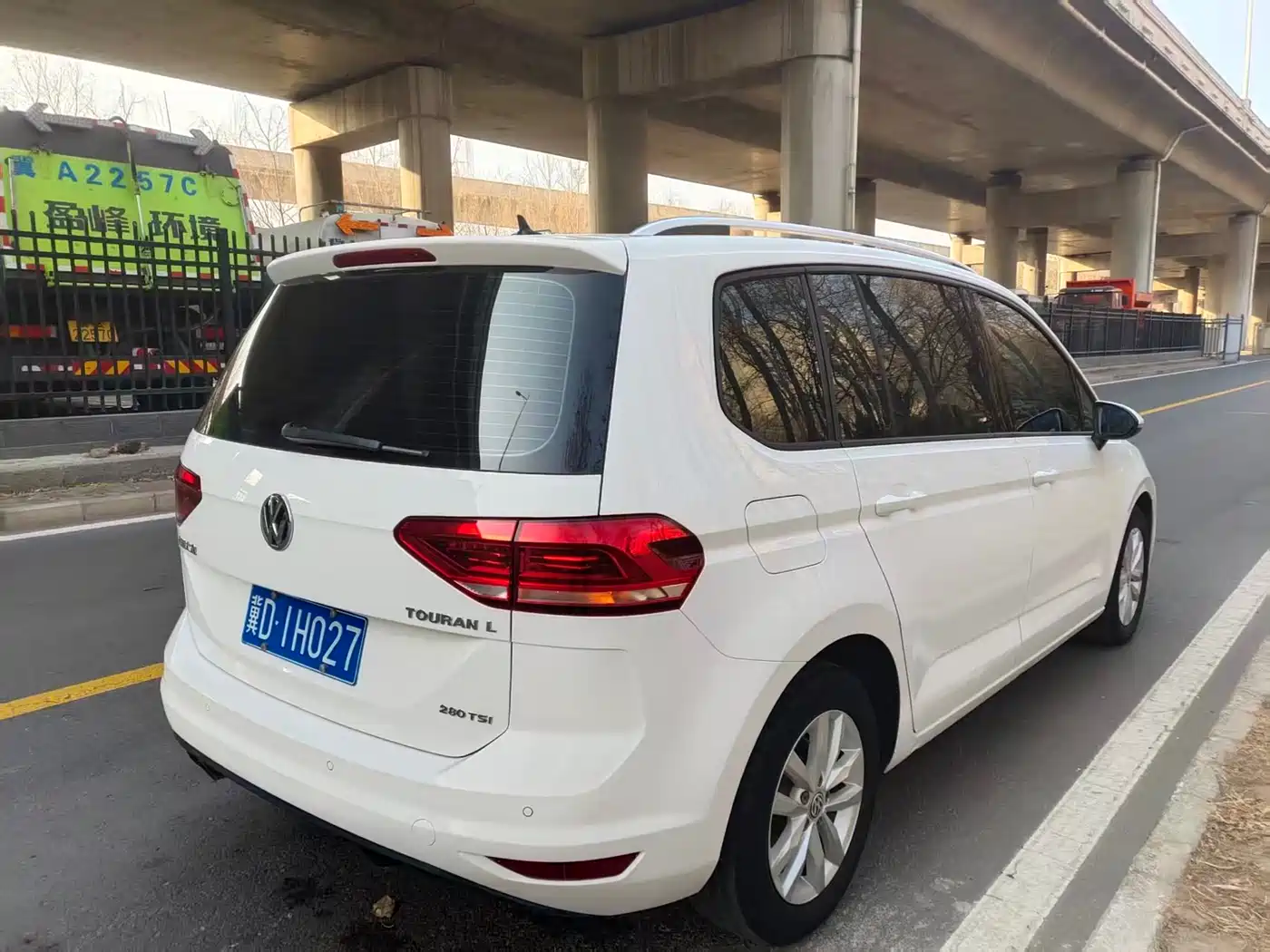Volkswagen Touran 2018 Touran L 280TSI DSG Comfort 7-seater China V фото 7