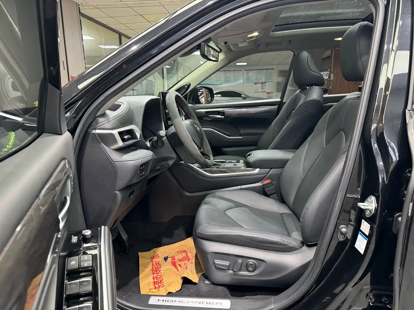 Toyota Highlander 2022 Dual Engine 2.5L 4WD Supreme Edition 7-Seater фото 5