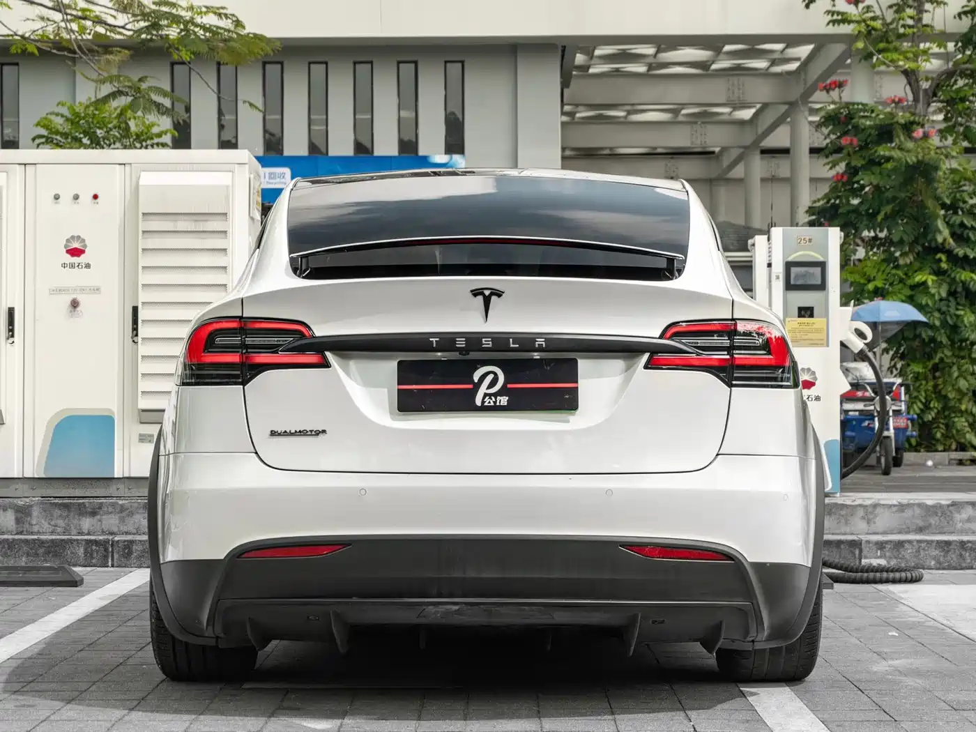 TESLA MODEL X