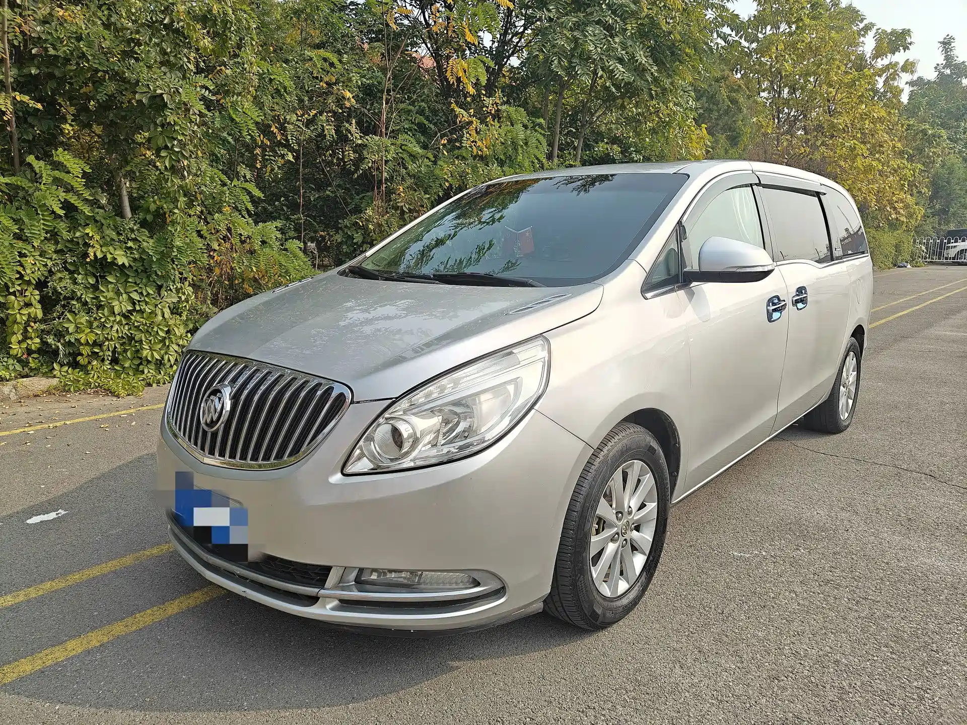 Photo 14 - Buick GL8