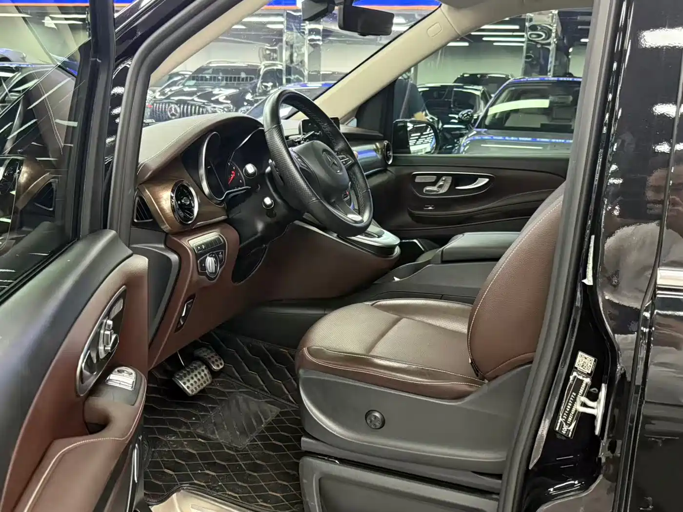 Mercedes-Benz V-Class 2022 V 260 L Long Wheelbase Luxury Edition фото 4
