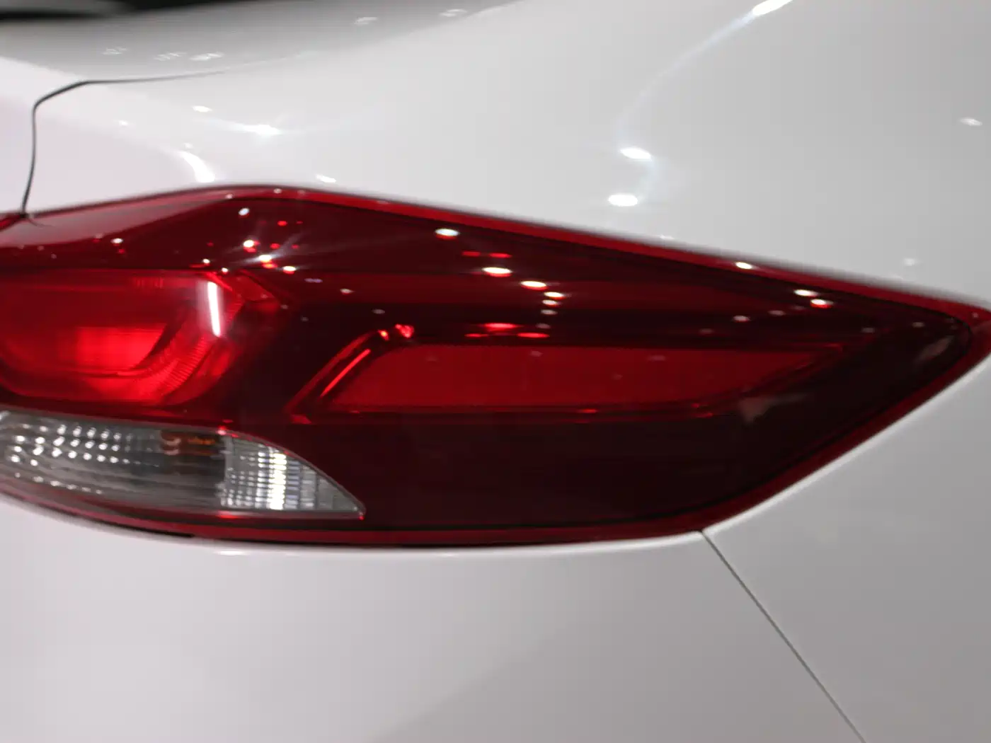Hyundai Elantra 2016 Model 1.6L Automatic Smart Elite фото 7