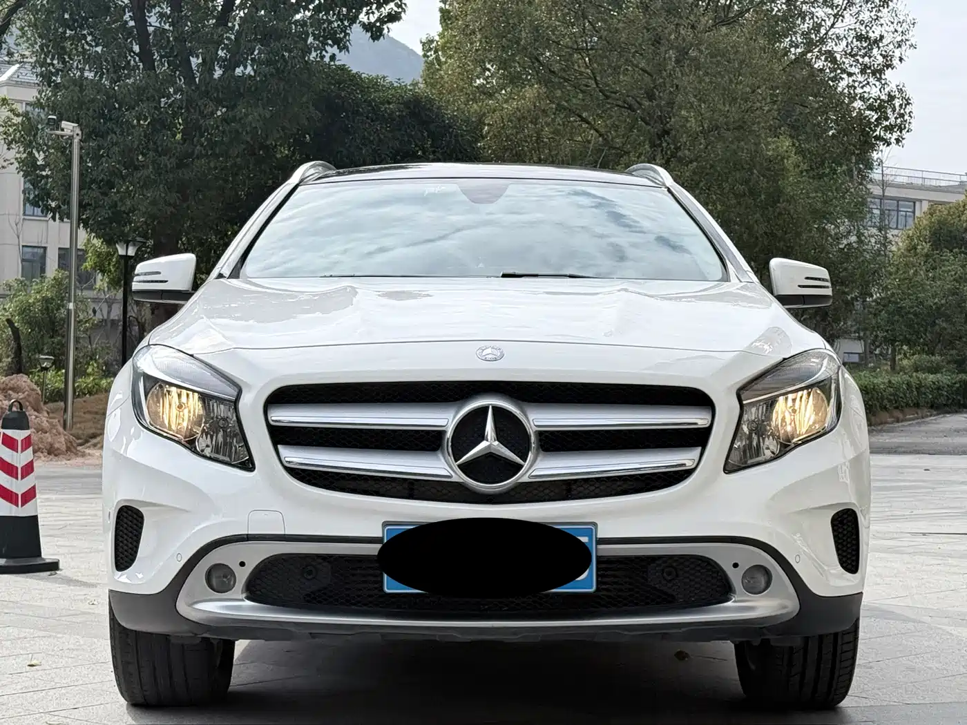 MERCEDES-BENZ GLA