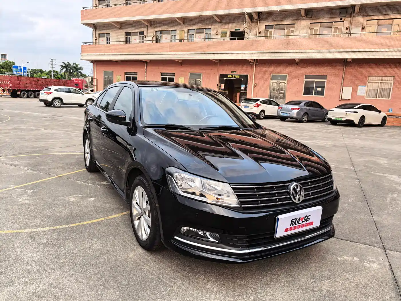 Volkswagen Lavida 2017 1.6L Automatic Comfort Edition фото 3