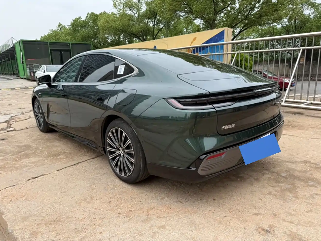 Geely Galaxy Galaxy Xingyao 8 2025 130km EM-i Premium Edition фото 4