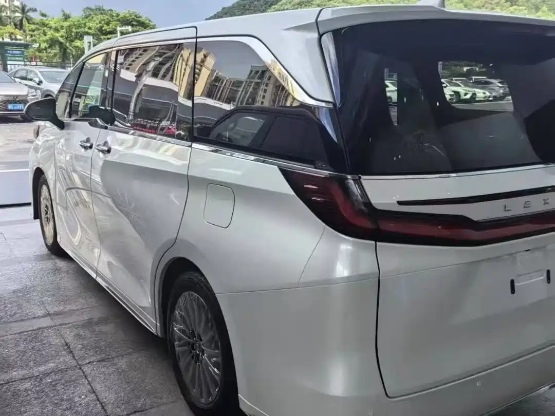 Lexus LM 2025 Model 500h Four-Seater Imperial Edition фото 5