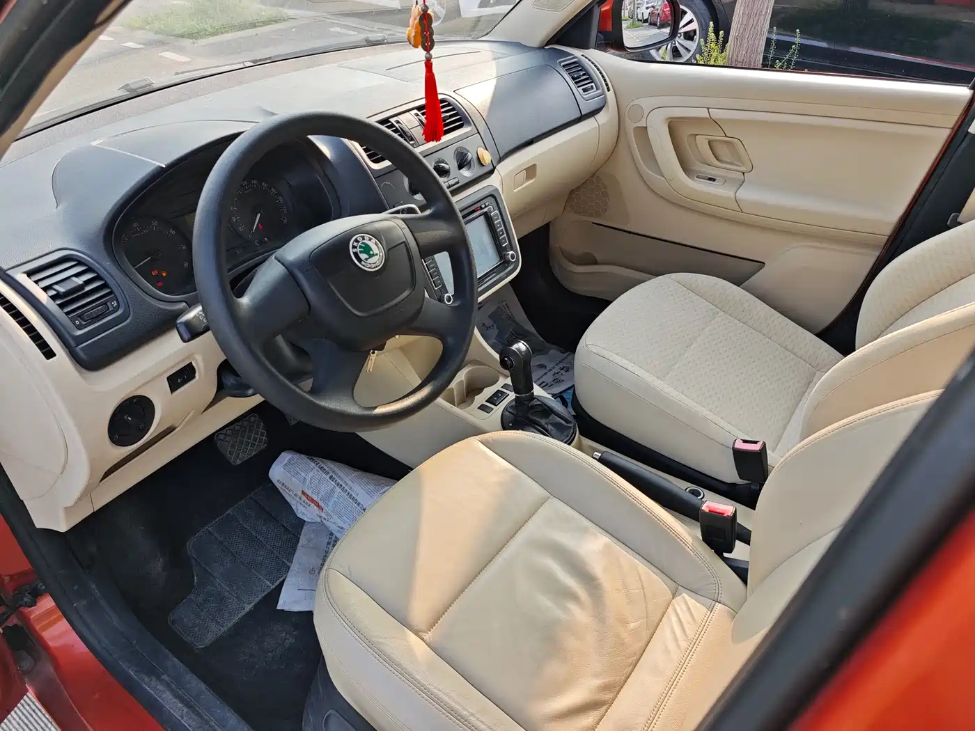 Škoda Fabia 2012 1.4L Automatic Crystal Edition фото 6