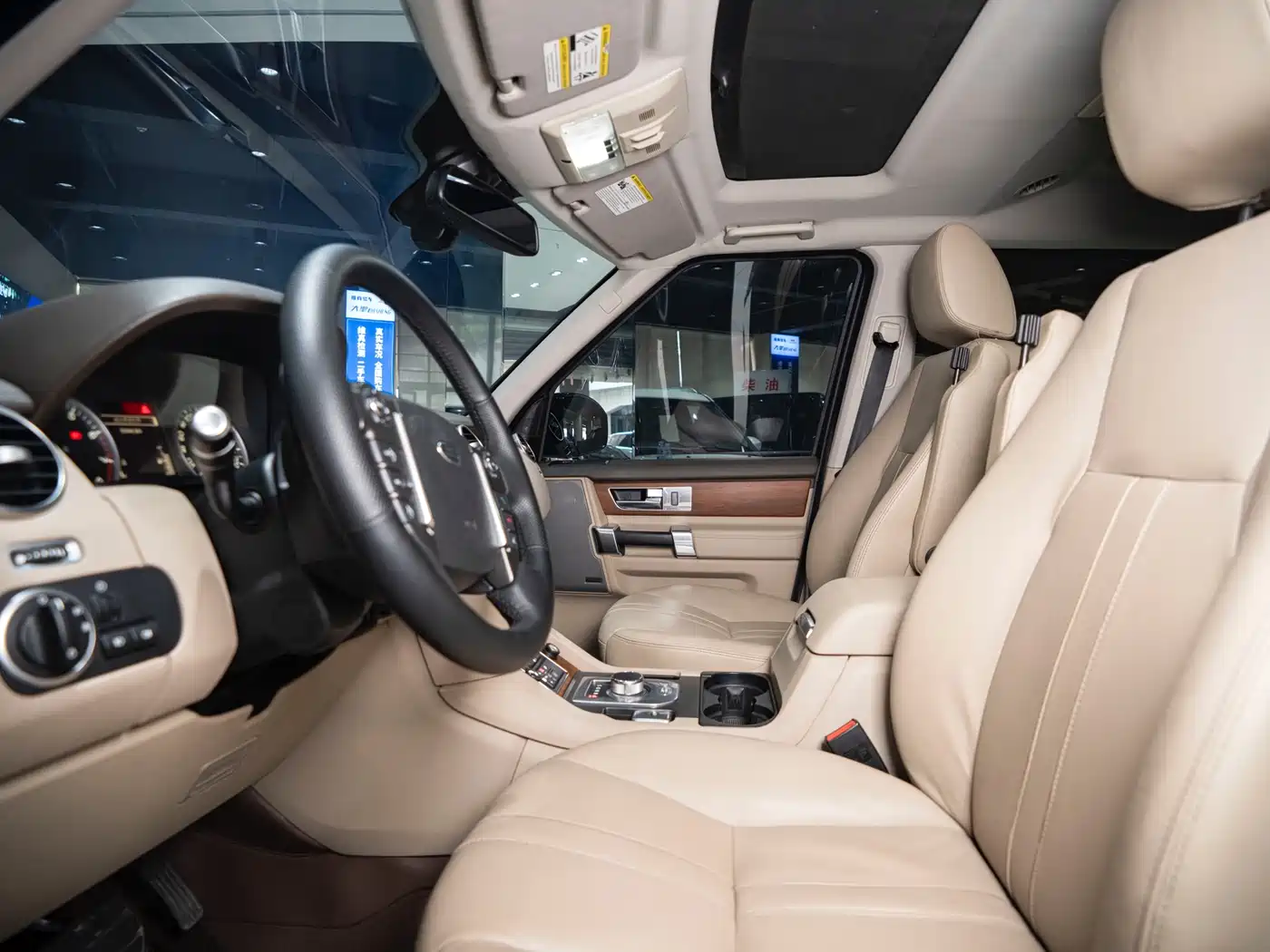 Land Rover Discovery 2015 3.0 SC V6 SE фото 21