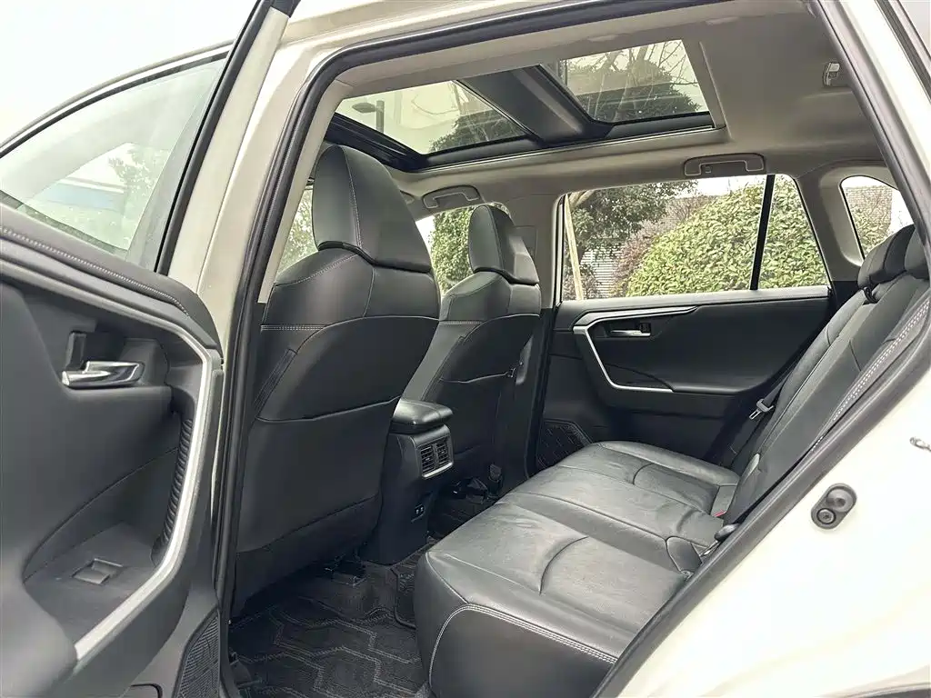 Toyota RAV4 Rongfang 2020 2.0L CVT 4WD Premium Edition фото 6