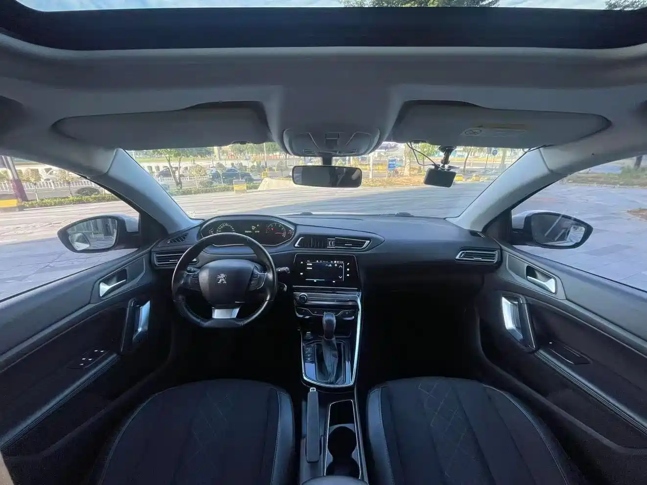 Peugeot 308 2016 1.6L Automatic Luxury фото 5