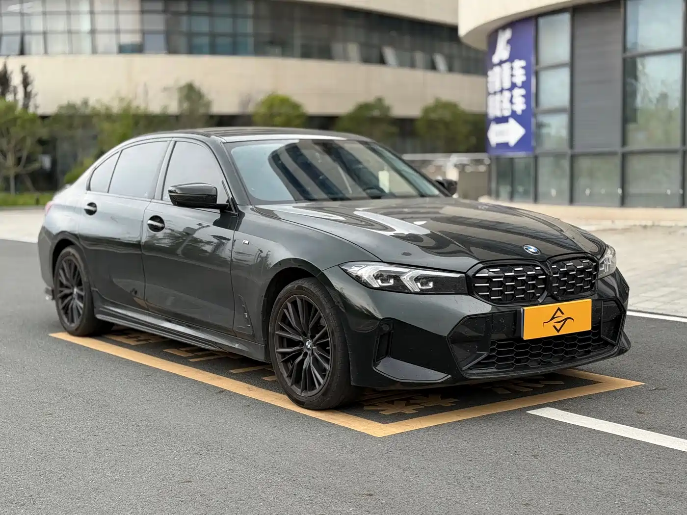 BMW 3 Series 2023 325Li M Sport Black Night Package