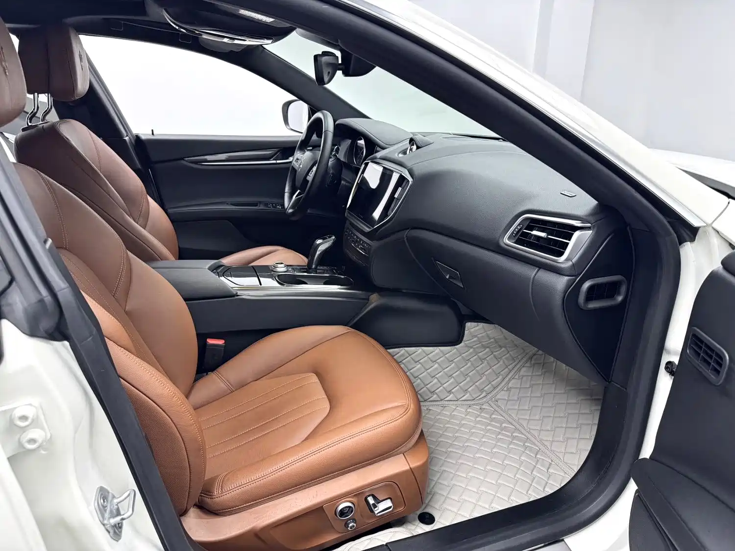 Photo 5 - Maserati Ghibli