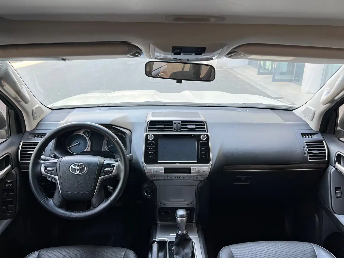 Toyota Prado 2018 3.5L Automatic TX-L Rear-mounted Spare Tire фото 8