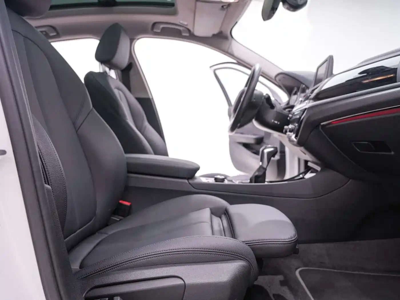 BMW 1 Series 2018 118i Sport Edition фото 27