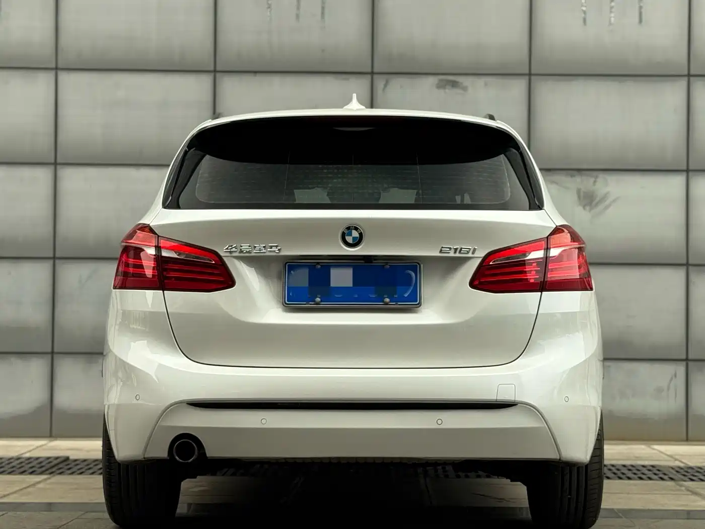 BMW 2 Series Touring 2016 218i Sport Design Package фото 22