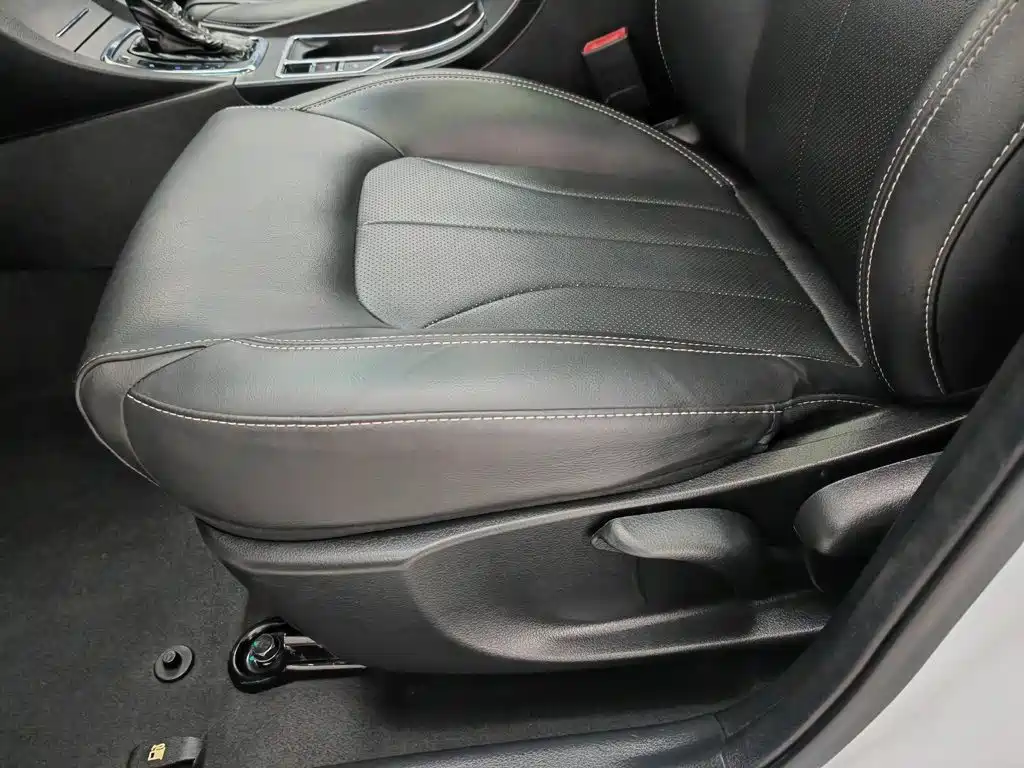 Фото 20 - Geely Emgrand