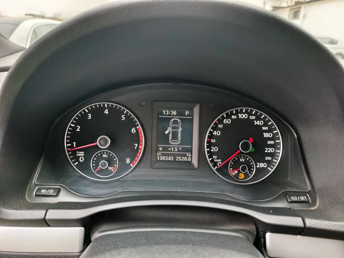 Volkswagen Scirocco 2011 2.0TSI Luxury фото 5