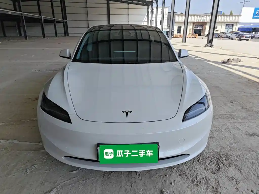 Фото 3 - Tesla Model 3