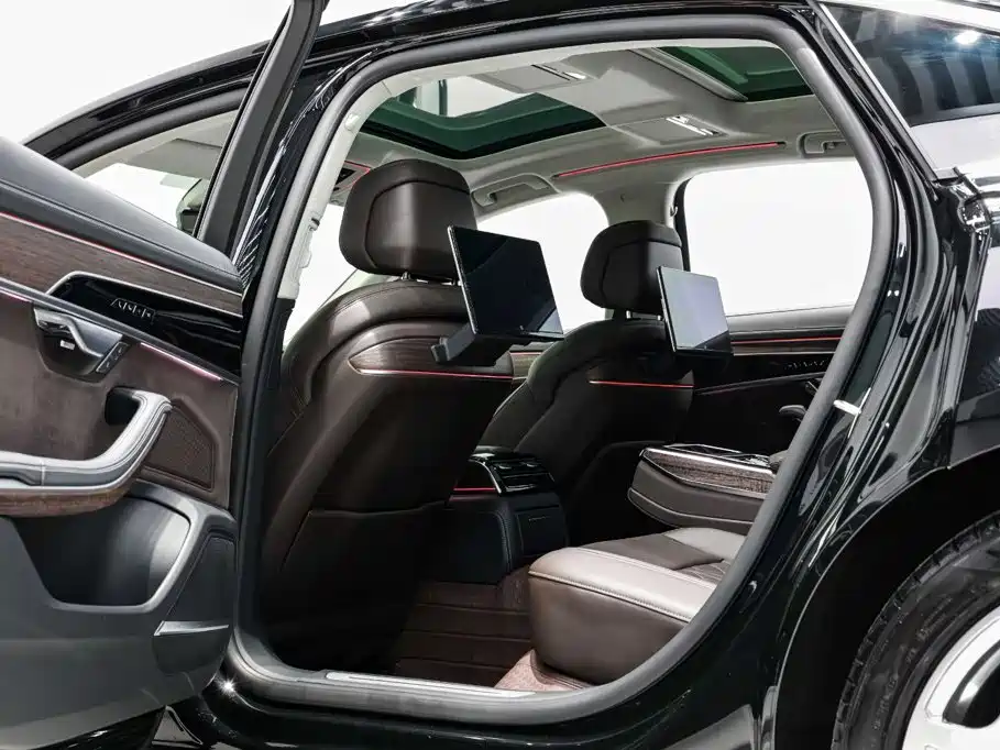 Photo 7 - Audi A8