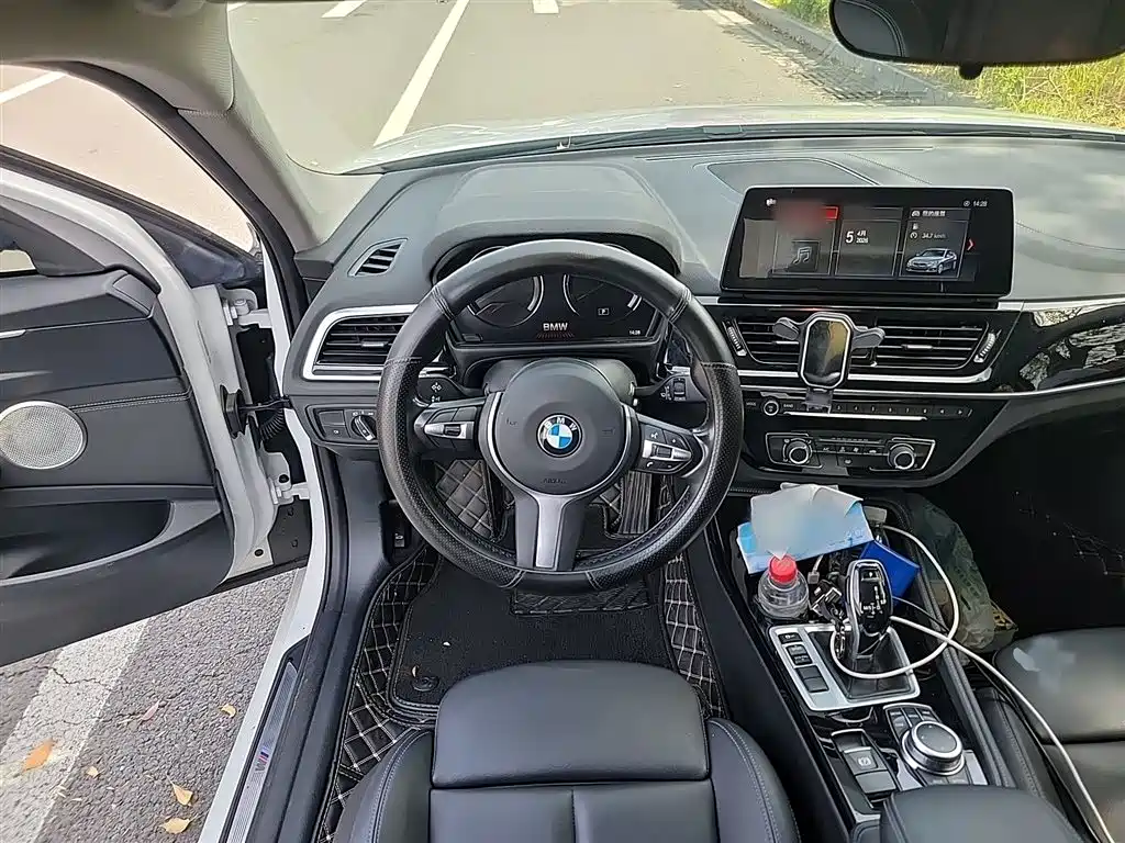 BMW 1 Series 2022 120i M Sport Shadow Edition фото 3