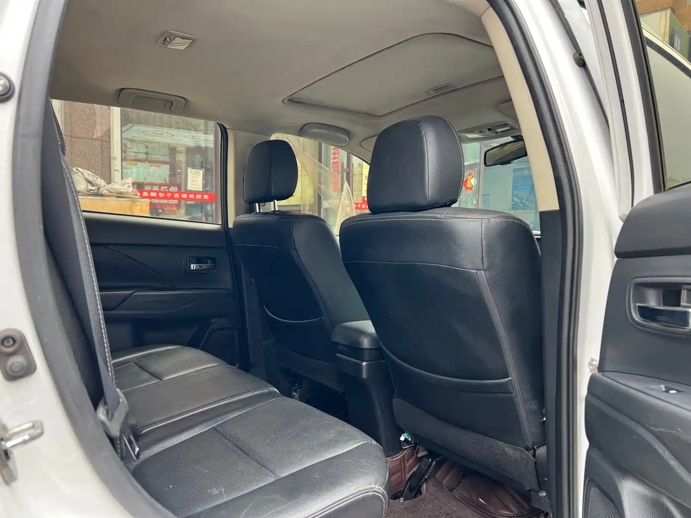 MITSUBISHI OUTLANDER