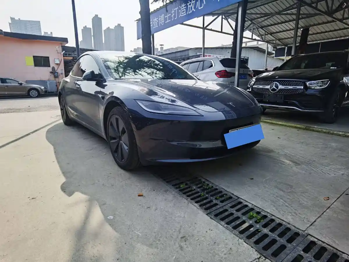 TESLA MODEL 3