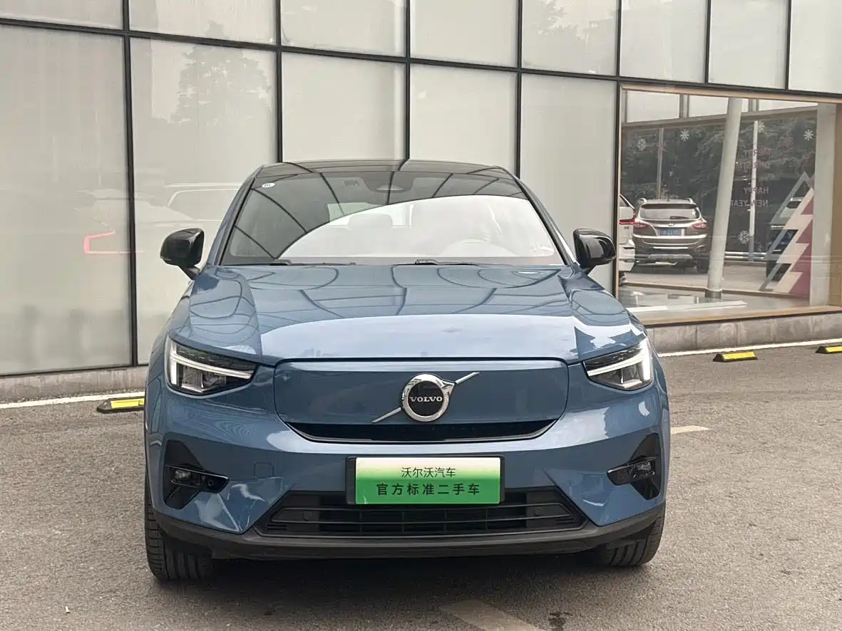 VOLVO C40