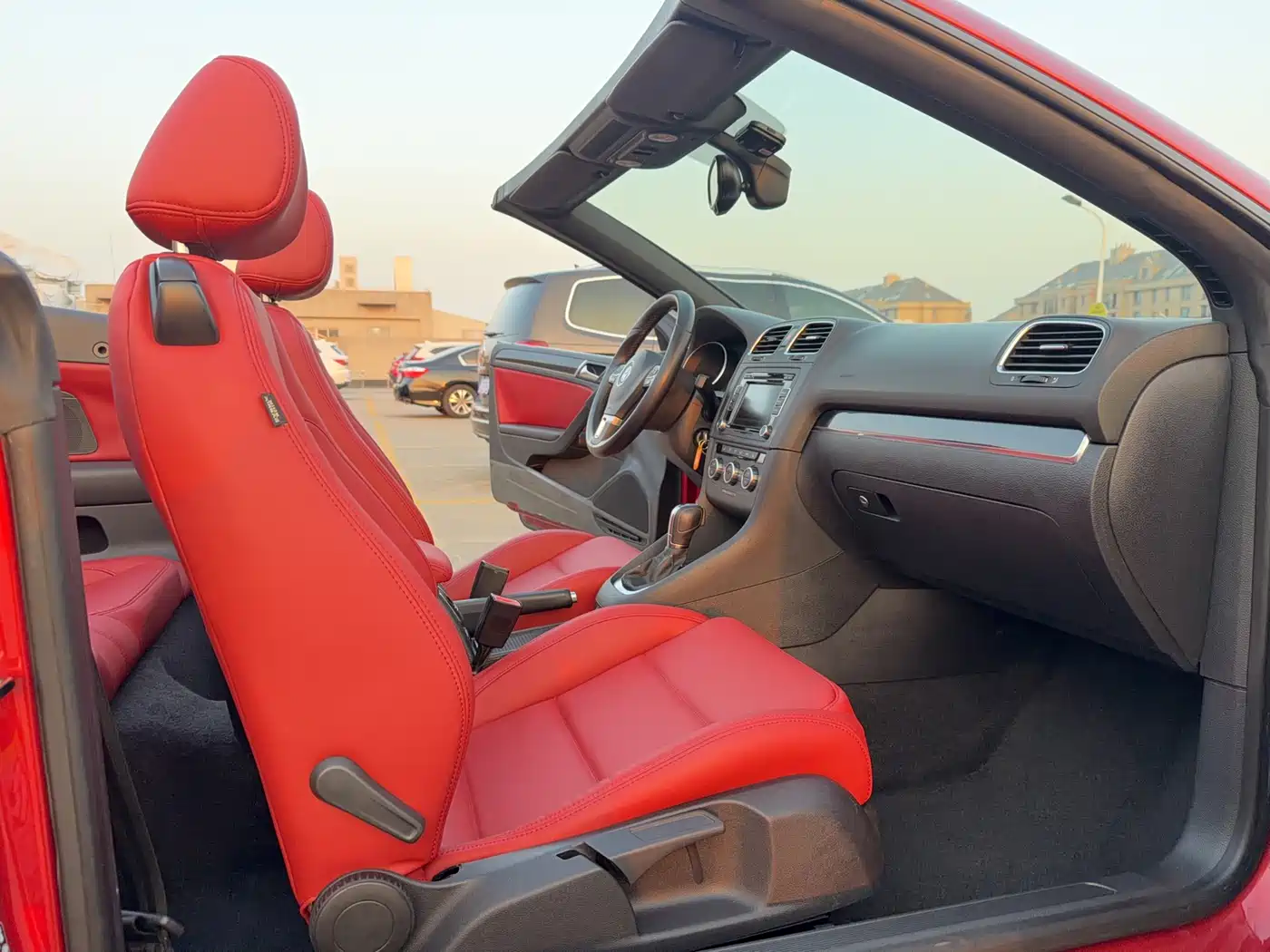 Volkswagen Golf (Import) 2012 1.4TSI Luxury Convertible Edition фото 16