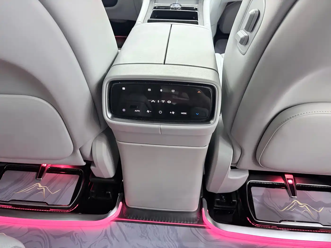 Aito M9 2024 2024 Extended Range Ultra 42kWh 6-Seater