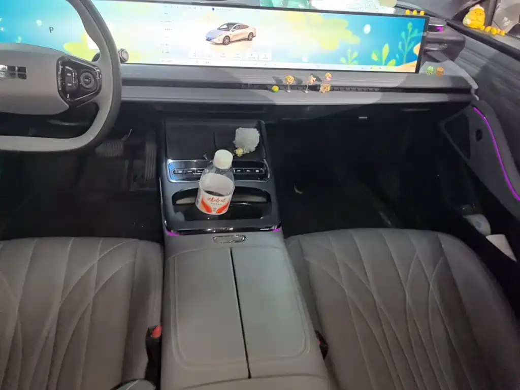 Geely Galaxy Galaxy E8 2025 2025 575km Exploration Smart Drive Edition