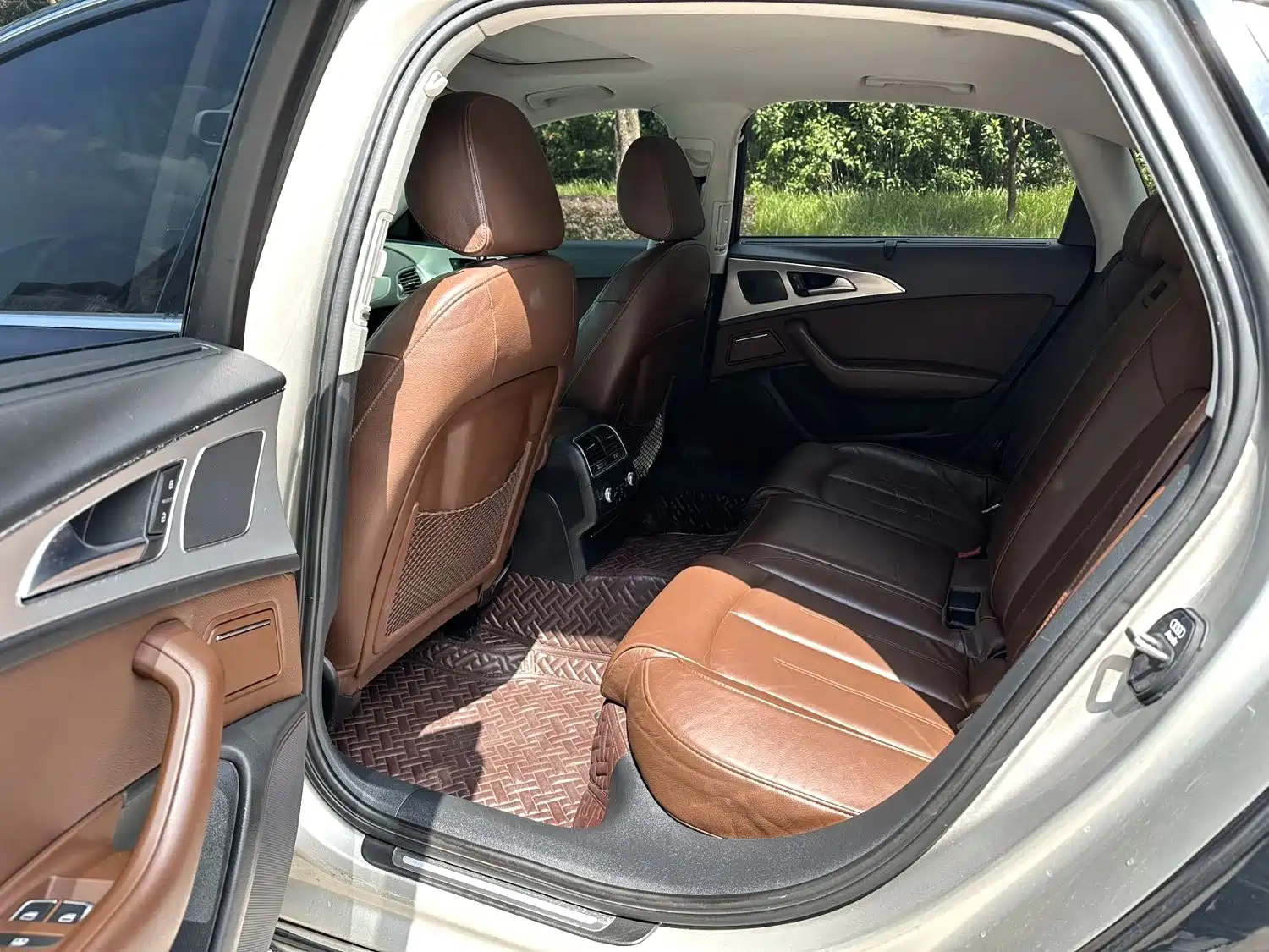 Фото 5 - Audi A6L