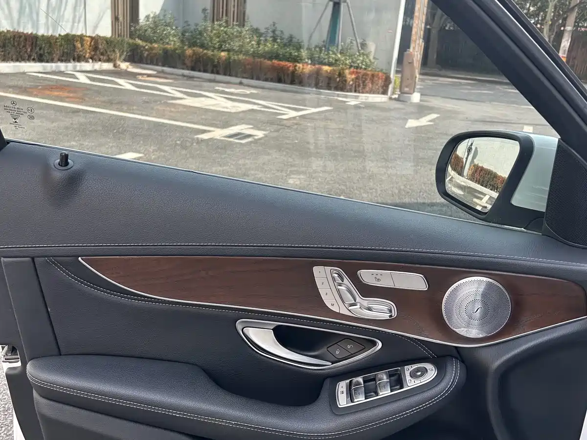 Mercedes-Benz GLC 2019 Facelift GLC 300 L 4MATIC Dynamic фото 10