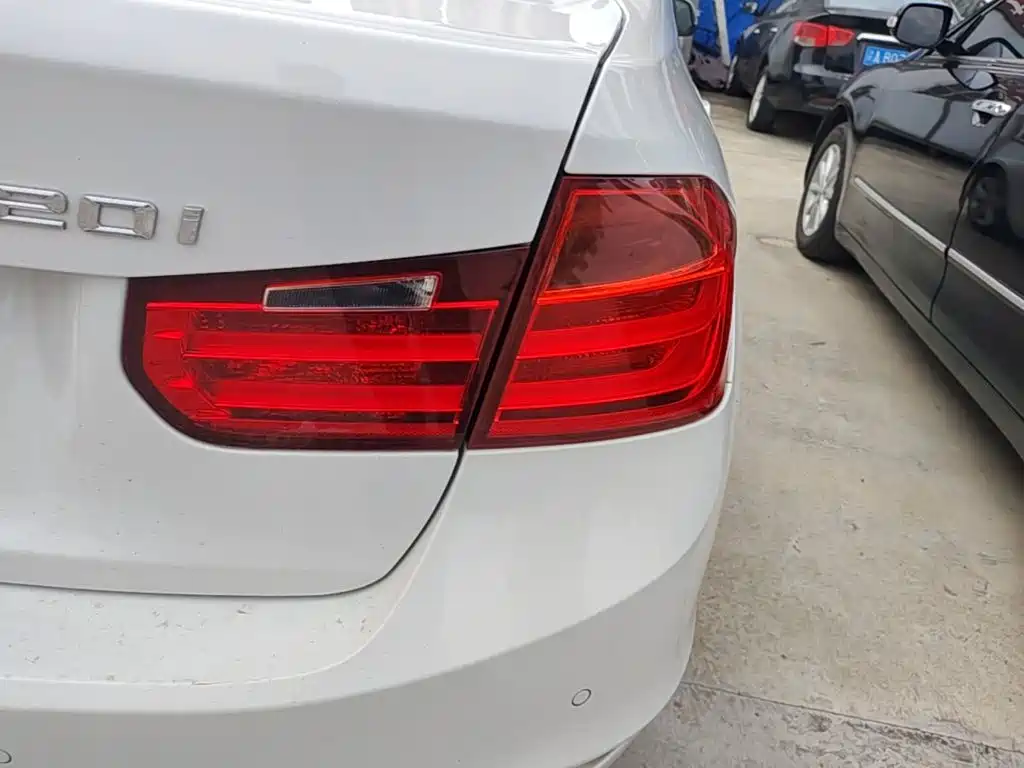 Photo 8 - BMW 3 Series
