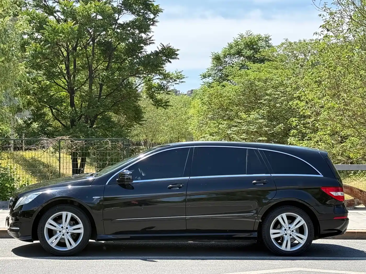 Mercedes-Benz R-Class 2017 R 320 4MATIC Business Collector's Edition фото 4