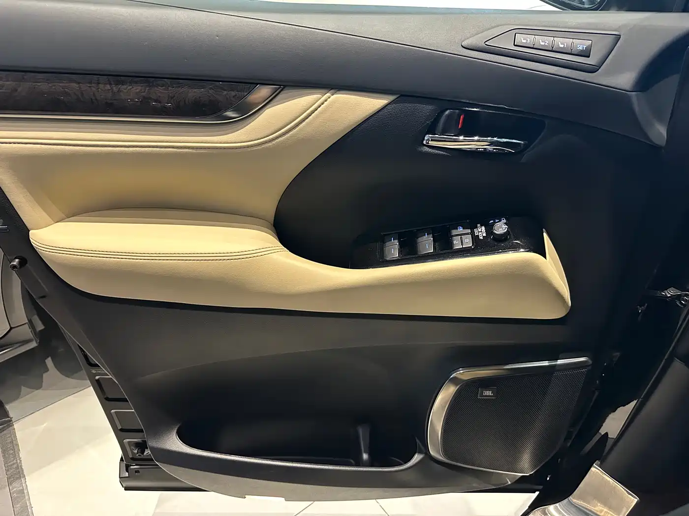 Toyota Vellfire 2021 Crown Hybrid 2.5L HV Supreme Edition фото 18