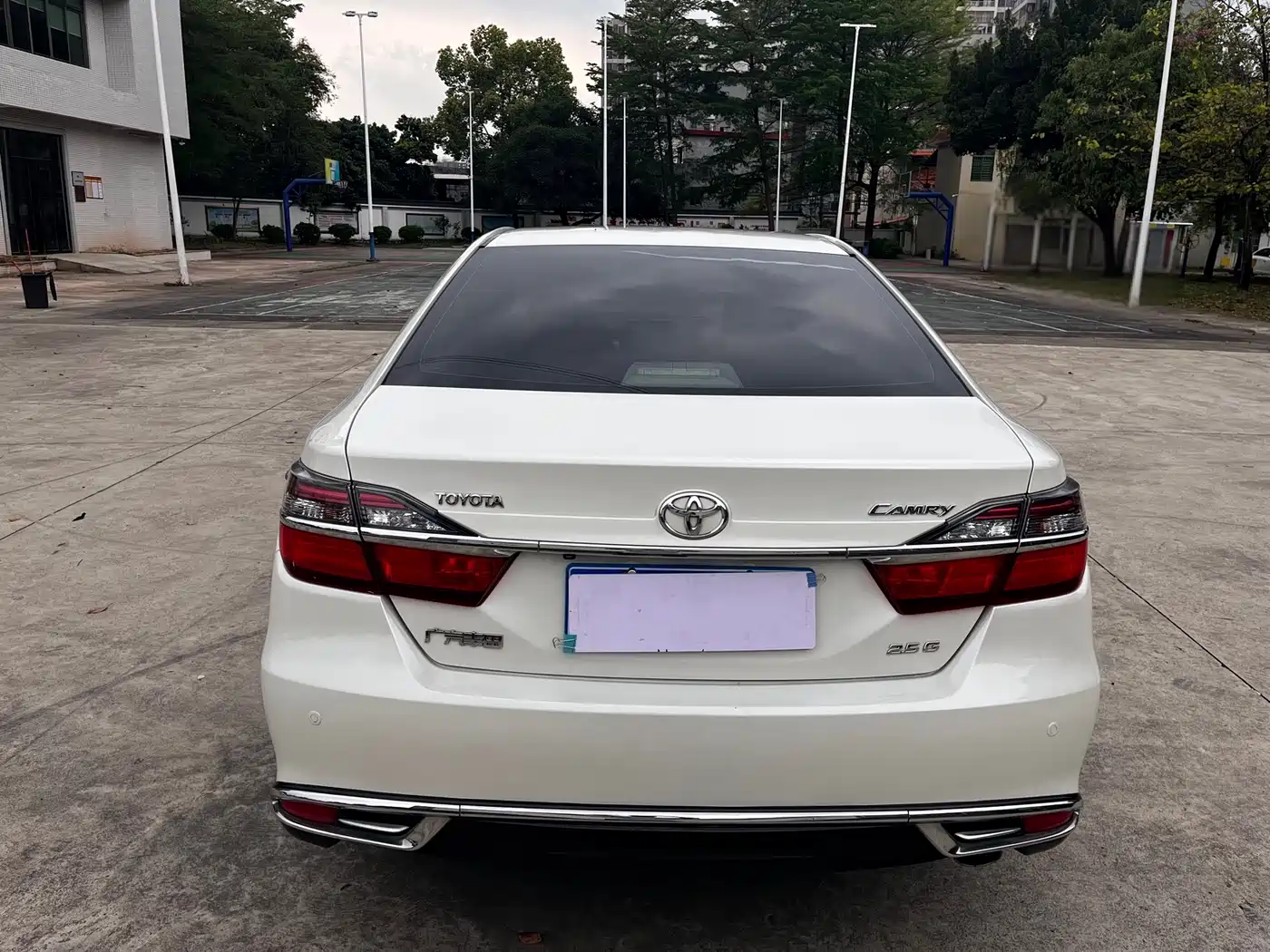 Toyota Camry 2016 2.5G 10th Anniversary Luxury Navigation Edition фото 4