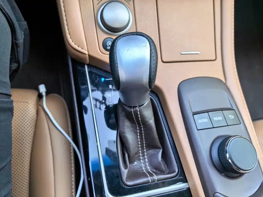 Photo 15 - Lexus ES