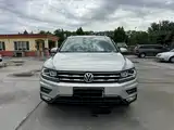Photo 3 - Volkswagen Tiguan L