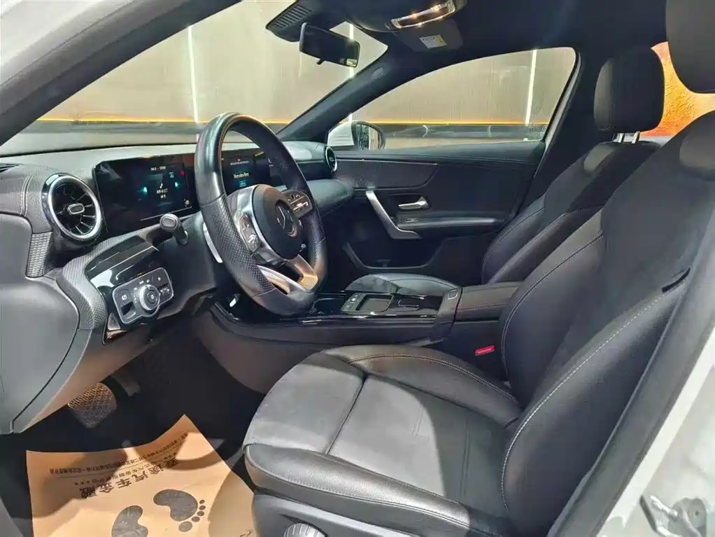 Mercedes-Benz A-Class 2019 A 200 L Sport Sedan фото 5