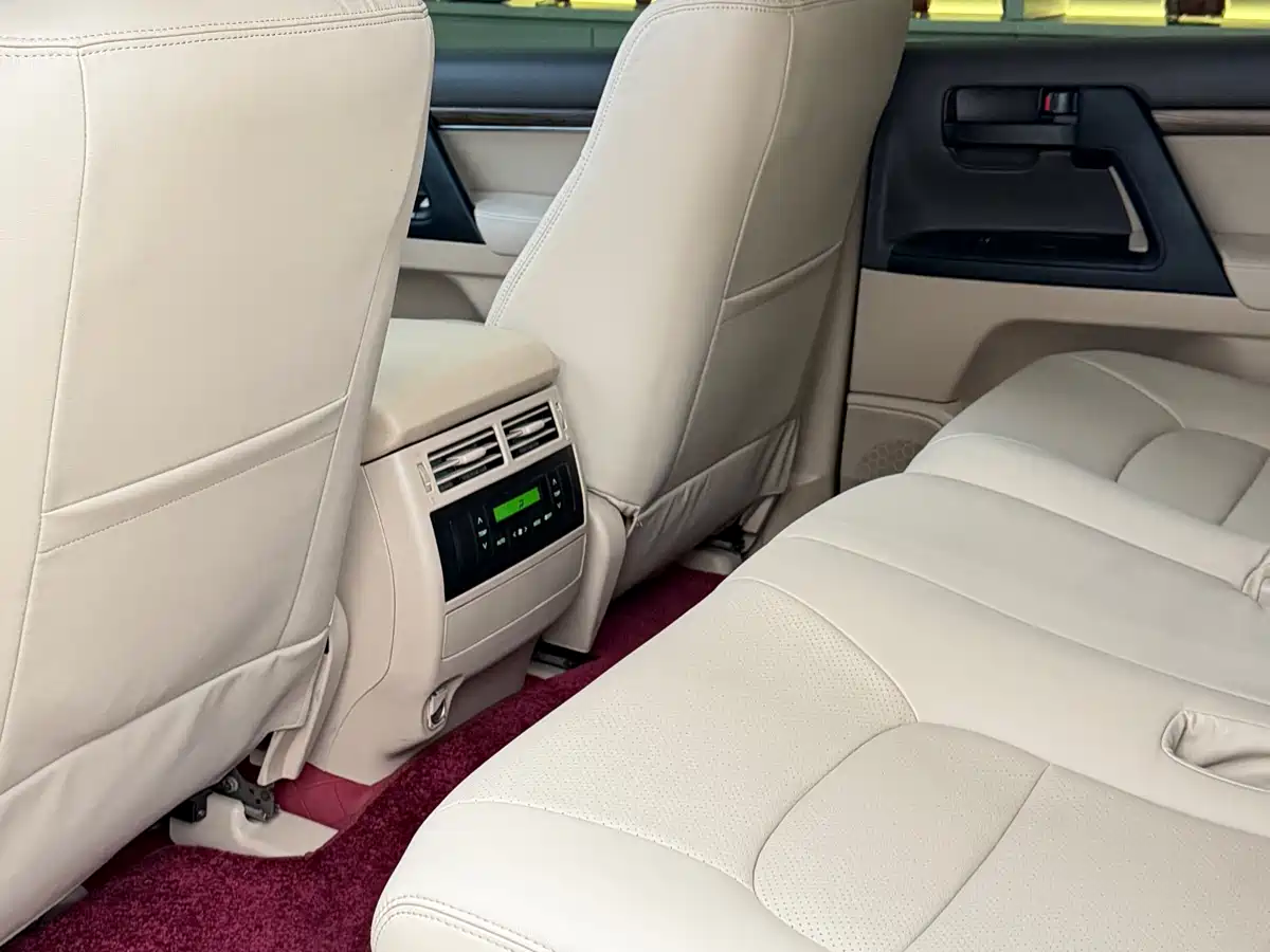 Toyota Land Cruiser 2012 4.0L Automatic VX фото 5